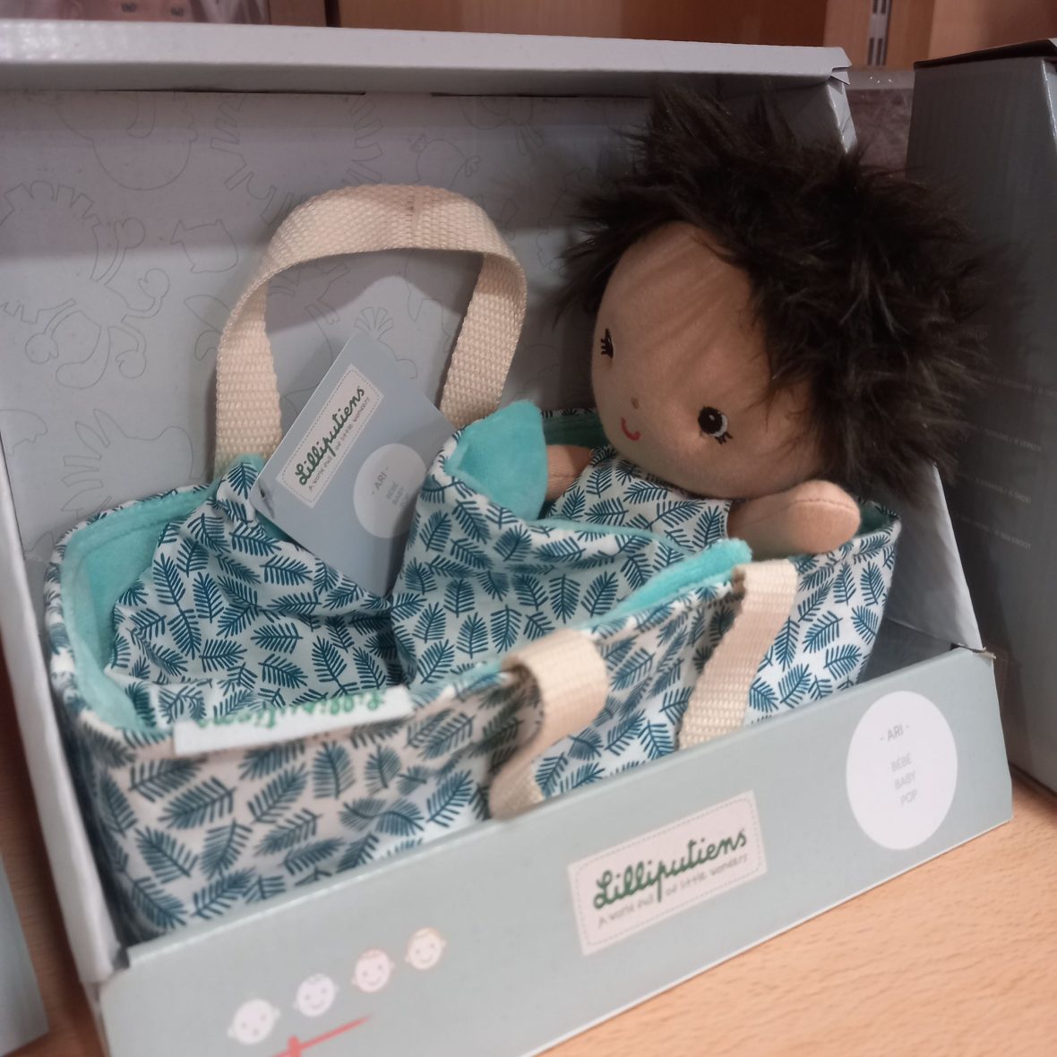 Boneco pano c/Alcofa (Ari) – Lilliputiens